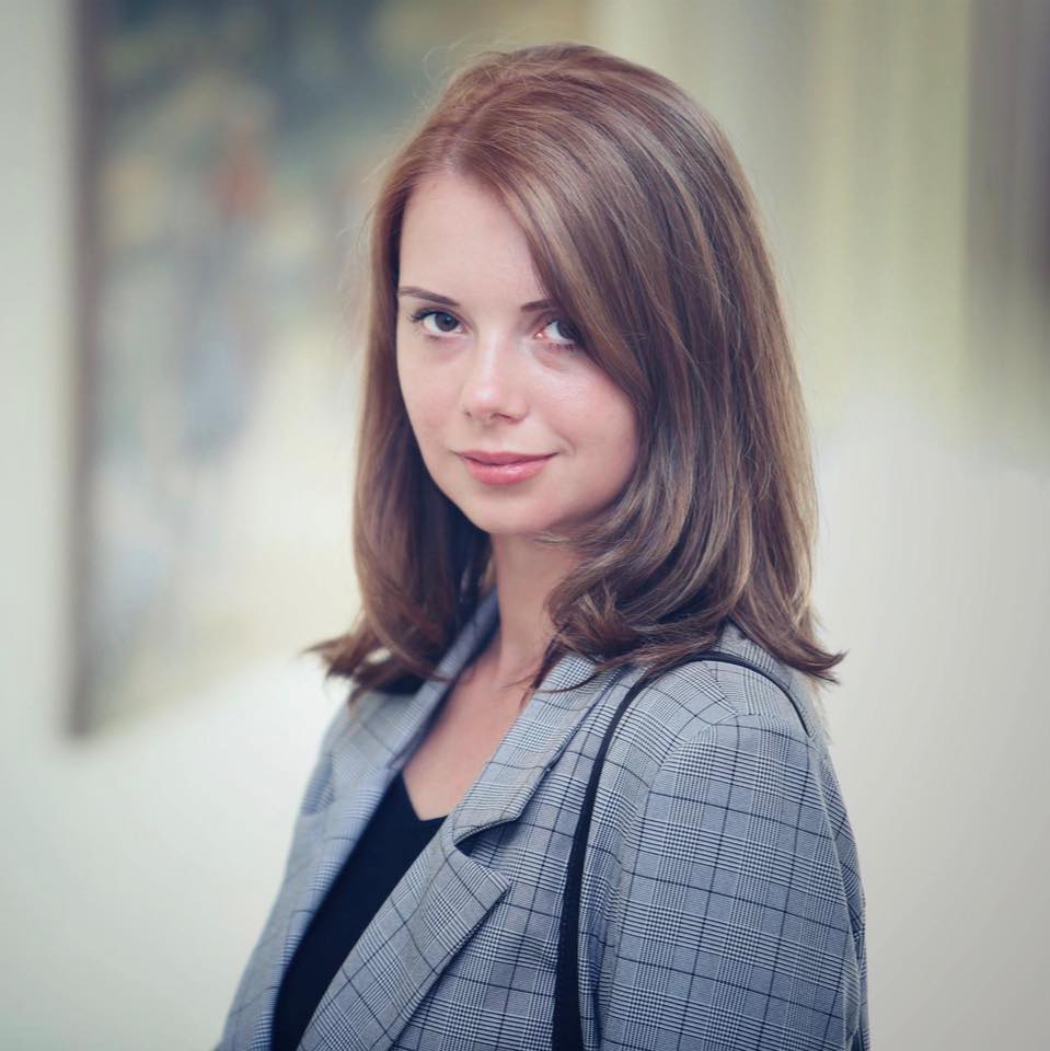 Украинская балерина защищает родную страну с оружием в руках: история и фото красавицы